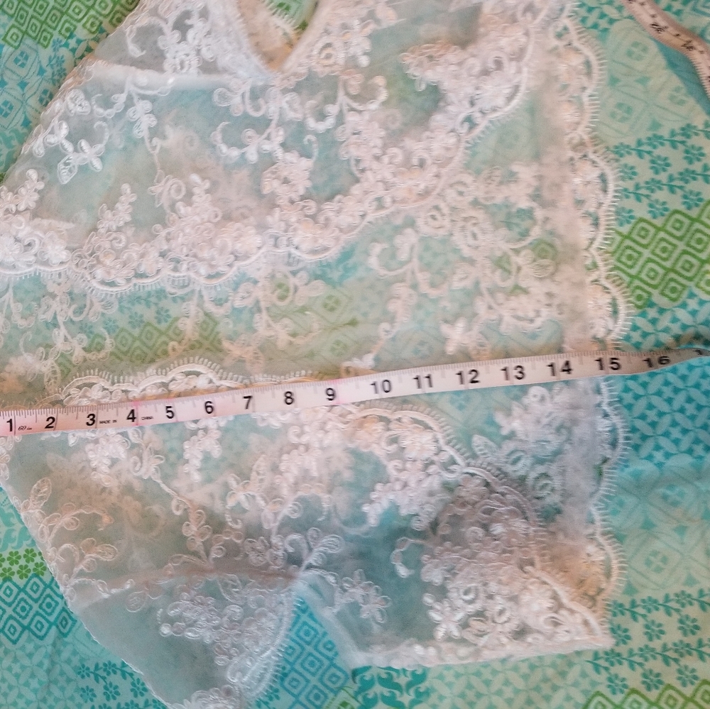 Short Cap Sleeve Lace Bolero - Picture 3 of 8